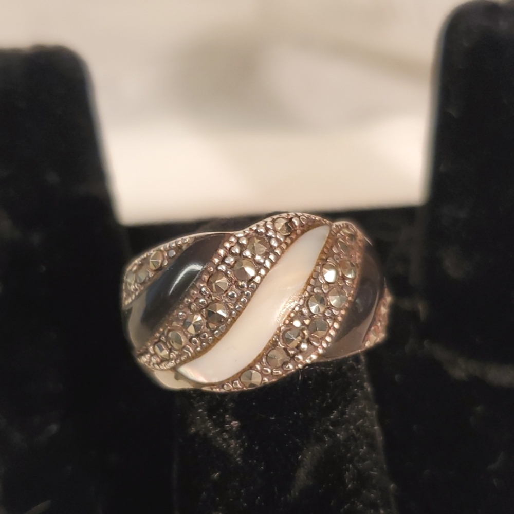 MARCASITE ART DECO VTG MOTHER OF PEARL & ONYX RING SIZE 7 - Picture 2 of 5